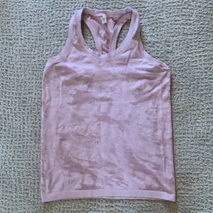 Athleta Momentum Camo Tank in Delicate Pink size M